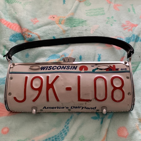 Wisconsin license plate purse, made by Little Earth - Picture 2 of 3